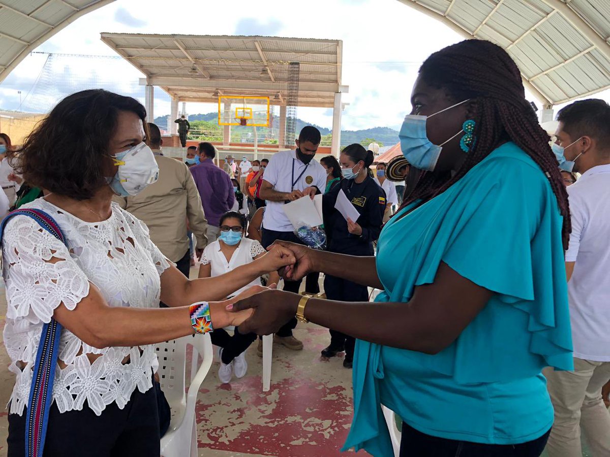 NancyPatricia_G's tweet photo. Hemos venido a celebrar la vida en #SanJuanDeNepomuceno porque esta es una tierra que se ha recuperado con el esfuerzo de la gente, con el ejemplo de luchar por salir adelante y recuperar el tejido social del municipio. #SemanaPorLosDDHH @mluciaramirez @ViceColombia https://t.co/RiMkjNvVw5