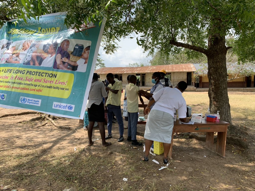 ENNYNITE's tweet photo. Efforts to eliminate yellow fever in Nigeria continue. Next stop is Lagelu LGA in Oyo State ,Nigeria.Vaccinating every one aged 9months-44years.#Phase4PMVC
#EliminateYellowFeverEpidemics
#EYEStrategy https://t.co/ZMxY8BuA4s