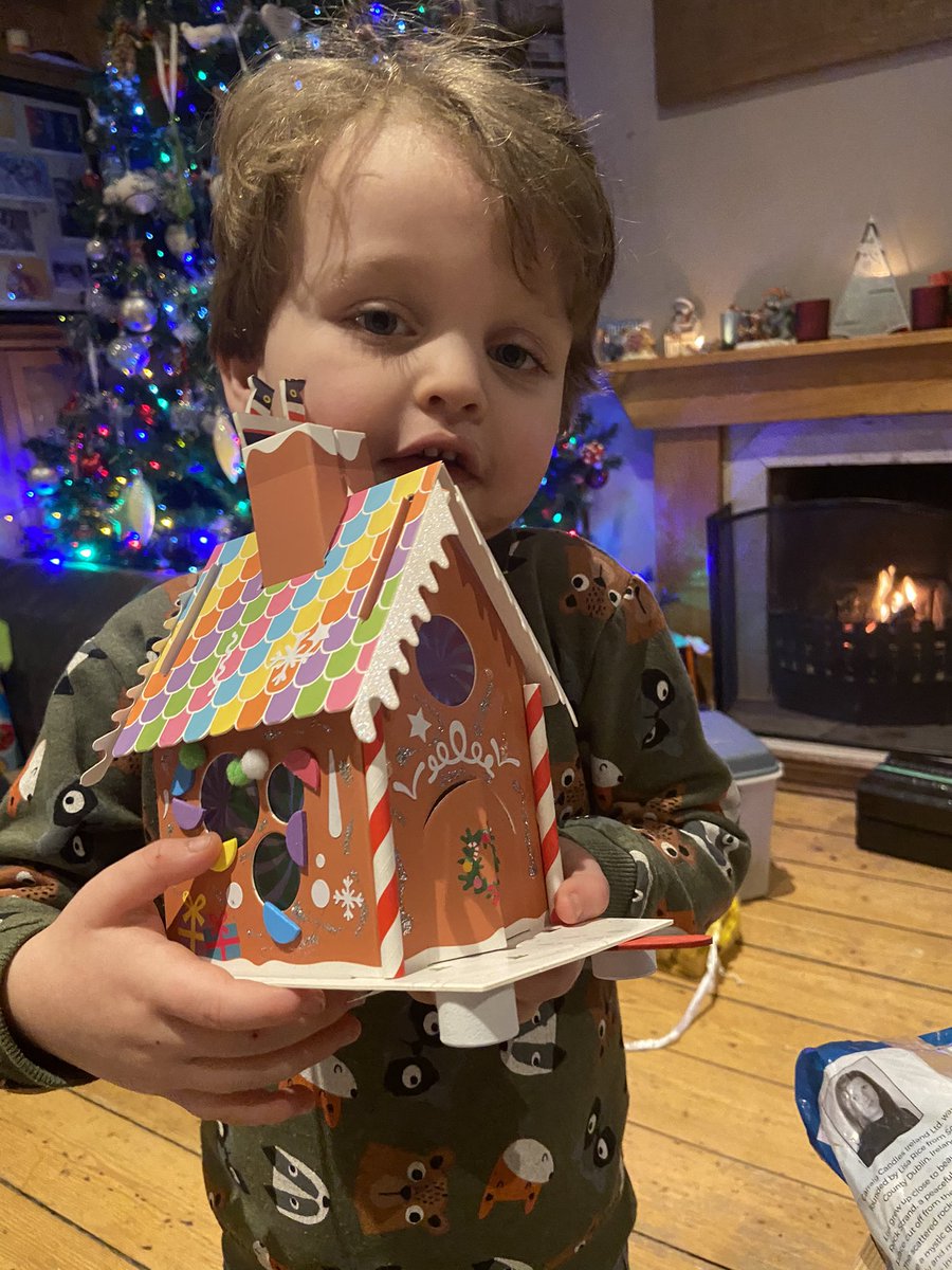 xXxBlinxXx's tweet photo. Very proud of the gingerbread house he made #toucanbox Merry Christmas!!! https://t.co/laMHI0wAt3