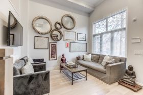 JUST LISTED! 254A BERKELEY STREET. This exceptional Moss Park freehold townhouse has a private front yard and patio, dining room perfect for entertaining, a huge master suite with a large walk-in closet, and much more. Ideal for downtown city living. 
buff.ly/37Q4i6d