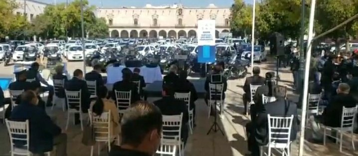 DgoFiscalia's tweet photo. Entrega de vehículos, uniformes y equipamiento, a las instituciones de seguridad. #FASP2020 #Durango @DgoFiscalia

➡️ https://t.co/GRqOT7AeJ4 https://t.co/z2KFmP4VAf