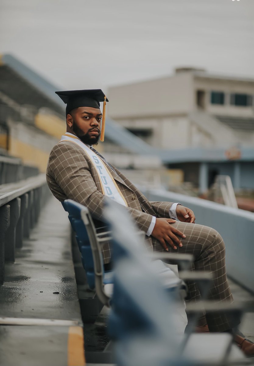 iii_square's tweet photo. 3rd Year Grad—3rd Generation Jag

Many doubted, a few stopped believing, and I just kept it moving

#LoveRita
#TheLastDance
#JesusWill
#KeepitPlaya https://t.co/bqCdginsMC