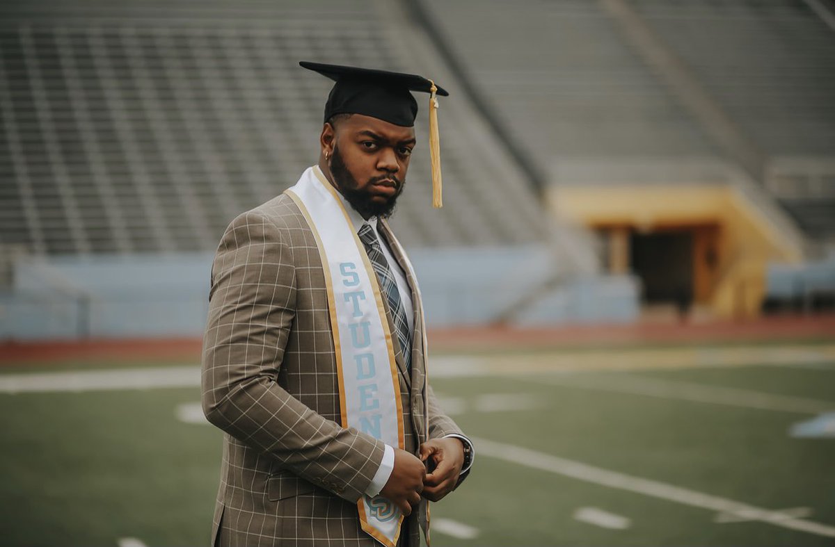iii_square's tweet photo. 3rd Year Grad—3rd Generation Jag

Many doubted, a few stopped believing, and I just kept it moving

#LoveRita
#TheLastDance
#JesusWill
#KeepitPlaya https://t.co/bqCdginsMC