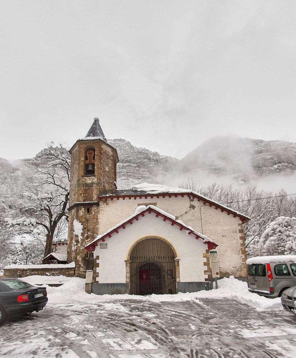 turismocanfranc's tweet photo. #Canfranc, ya tiene instalado el #Belén y también está iluminado.
Puedes visitarlo en la #Iglesia de la #Asunción.
Fotos de Pat Parra, Mª José Buñuales y Mª José Izuel.
@turismocanfranc #CanfrancTeCuida #navidad https://t.co/UrhiI3LWMC