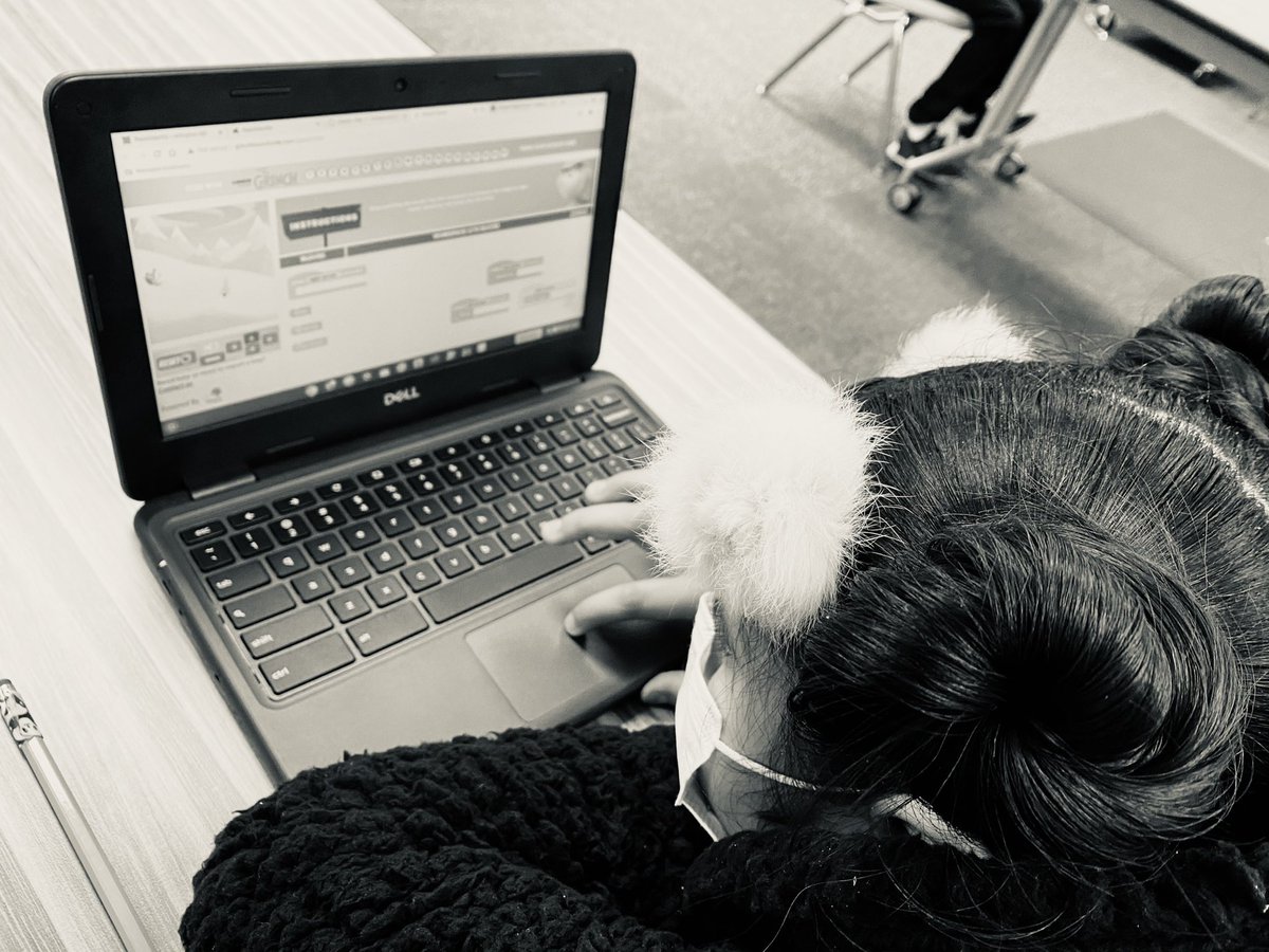 crowlibrary's tweet image. Lots of coding going on at Crow this week with kiddos! They are addicted! #grinchcoding #starwarscoding @crowlibrary @aisdlibsrv @AISDTI2