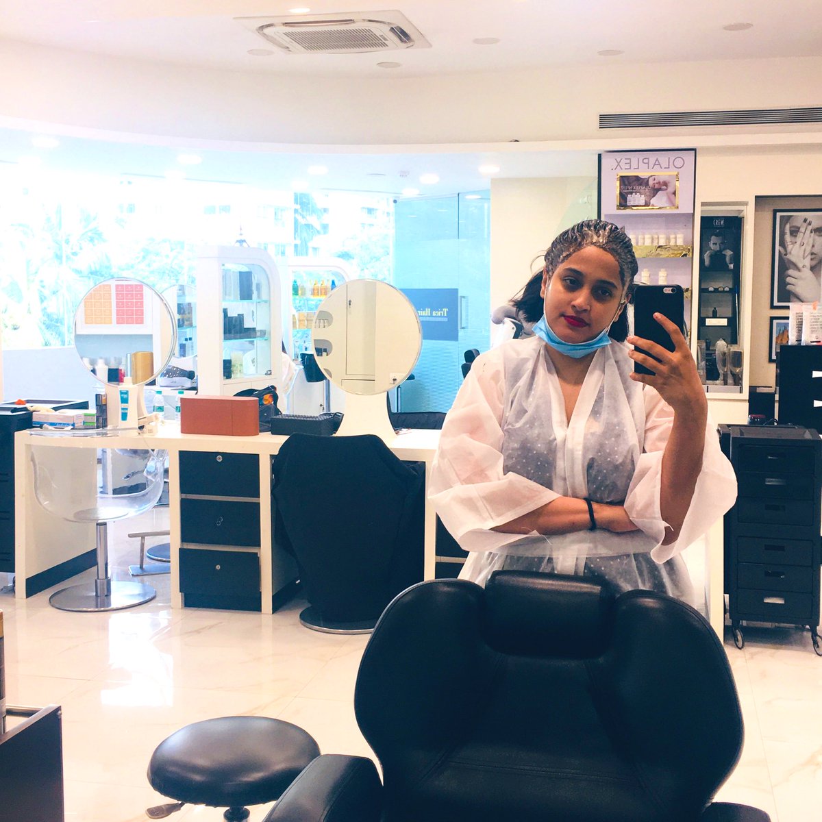 ShwetaPandit7's tweet photo. When there is only 1 choice. Book the whole place 💇🏻♀️ #solosalon #safetyfirst #hairwego https://t.co/5oVnCIx8t9