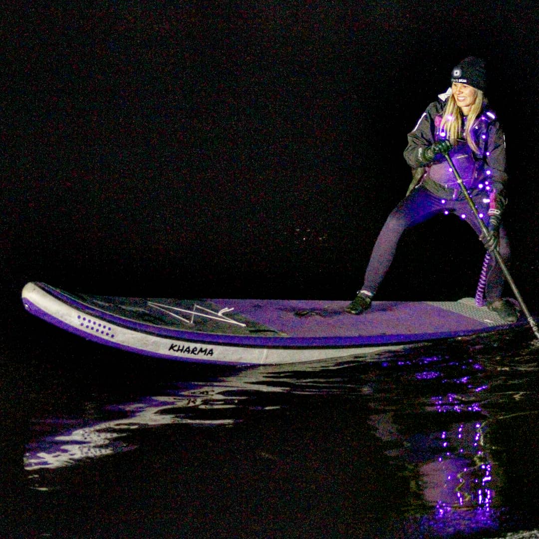UrbanOceanSUP's tweet photo. Sparkle &amp; Shine #UrbanOcean #December #MagicalMoments #PaddleEveryDamnDay #ISUP #LastNight #VirtualMeet613 #MyOttawa #PaddlingLife  #StandUpPaddle #PivotTurn https://t.co/h1lvxVOCU5