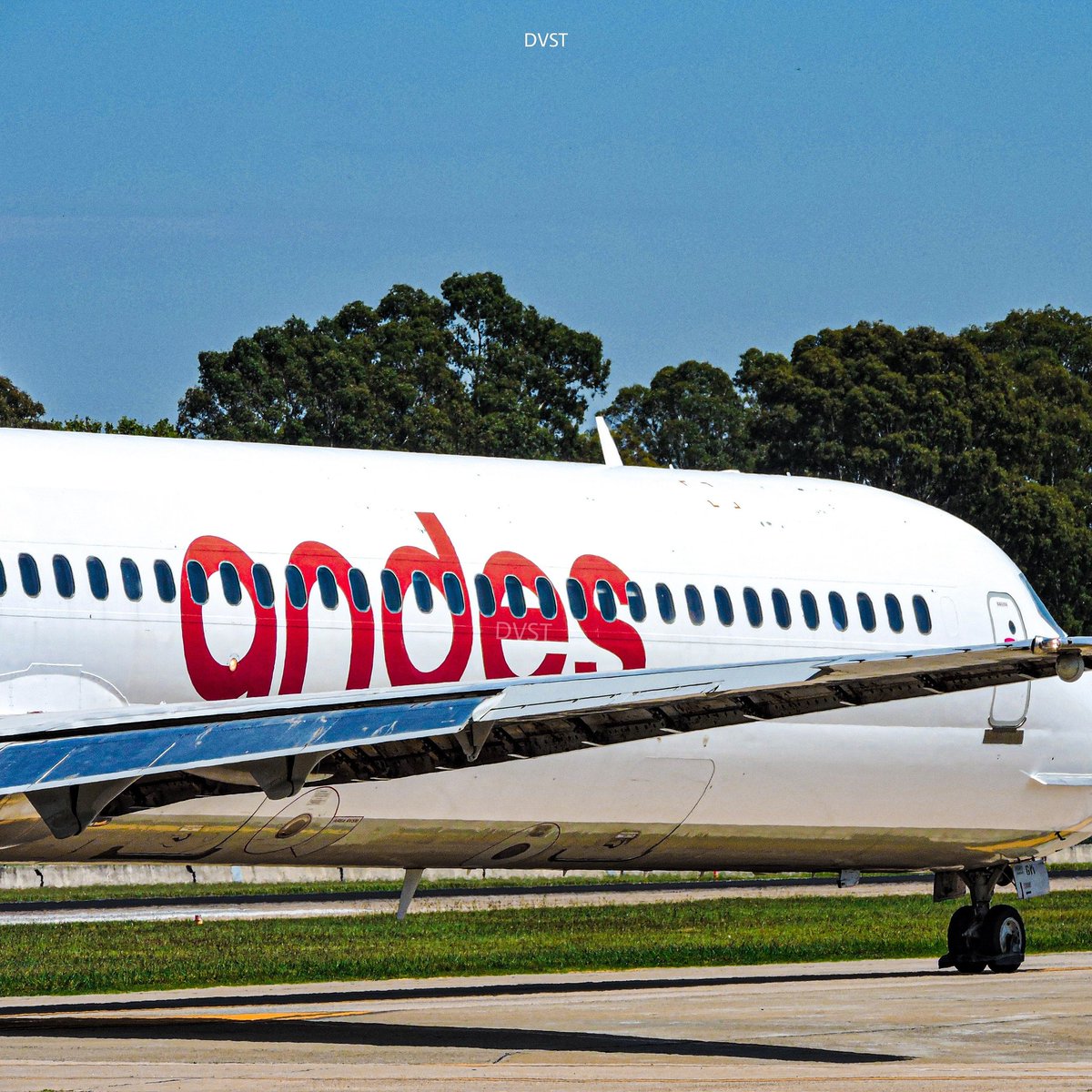 MIÉRCOLES DE MD ❤️
.
Agradecemos a @derekvs_aviation por la increíble foto 🥰
.
🛫🌍🌅
.
#MIERCOLESDEMD #weloveflight #photography #avation #MD #BuenMiercoles #cuarentena #miercoles