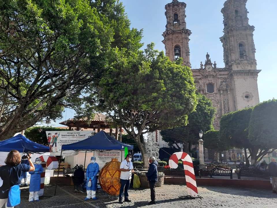 HectorAstudillo's tweet photo. En Guerrero seguimos sin bajar la guardia frente al #COVID19, como parte de las labores para evitar el aumento en los contagios, instalamos en Taxco, un módulo de pruebas gratuitas para su detección. https://t.co/KOqK4Wptsp
