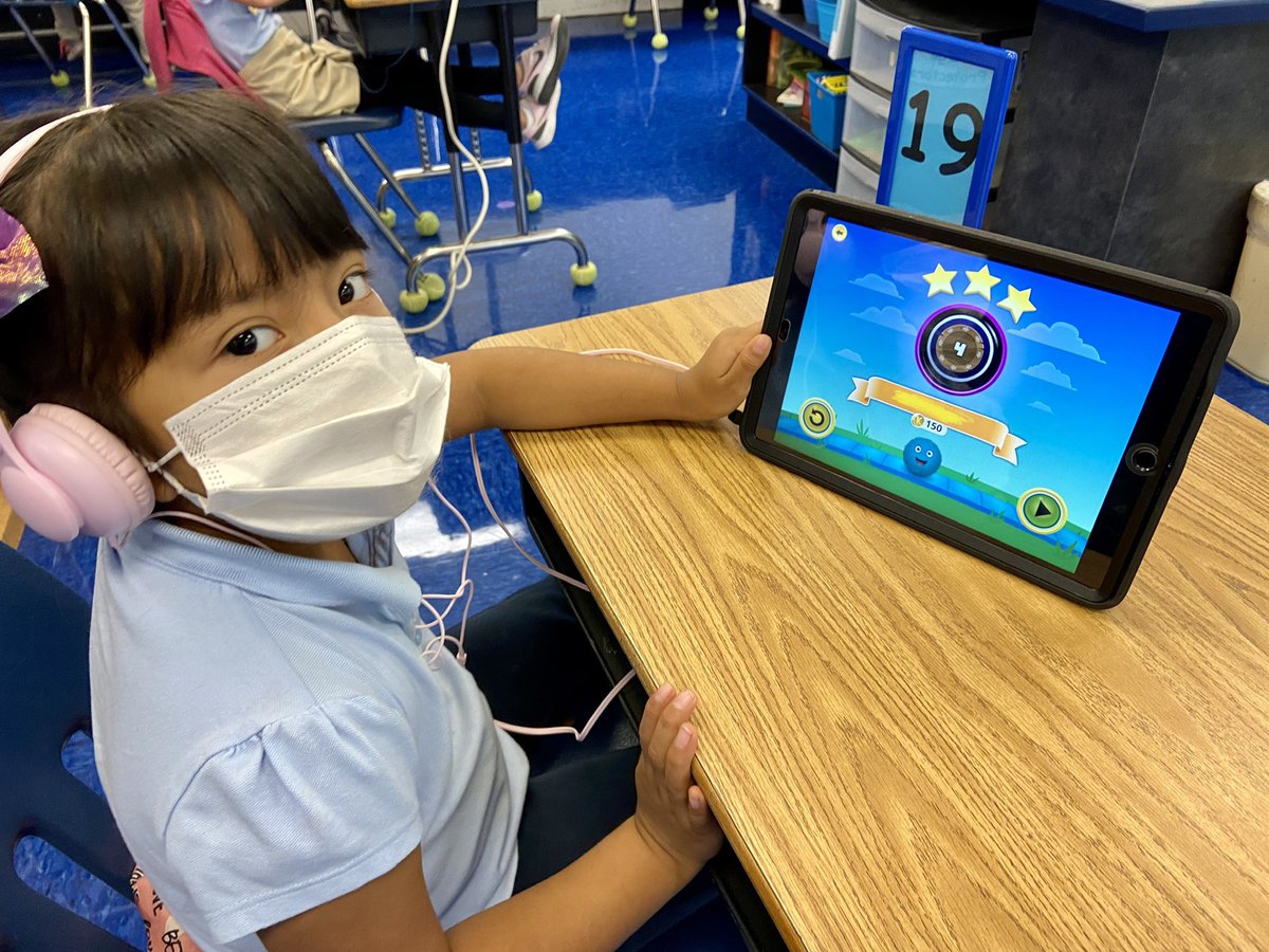 TBE_Tech's tweet image. 💥Super smart 💡 Kindergarten Ss @TommieBarfield learn 2 build block code programs N @kodable Smeeborg &amp;amp; Beach Cleanup on R @AppleEDU #iPads . #HourOfCode2020 @collierschools #code @ccpssteam @RobauMichelle