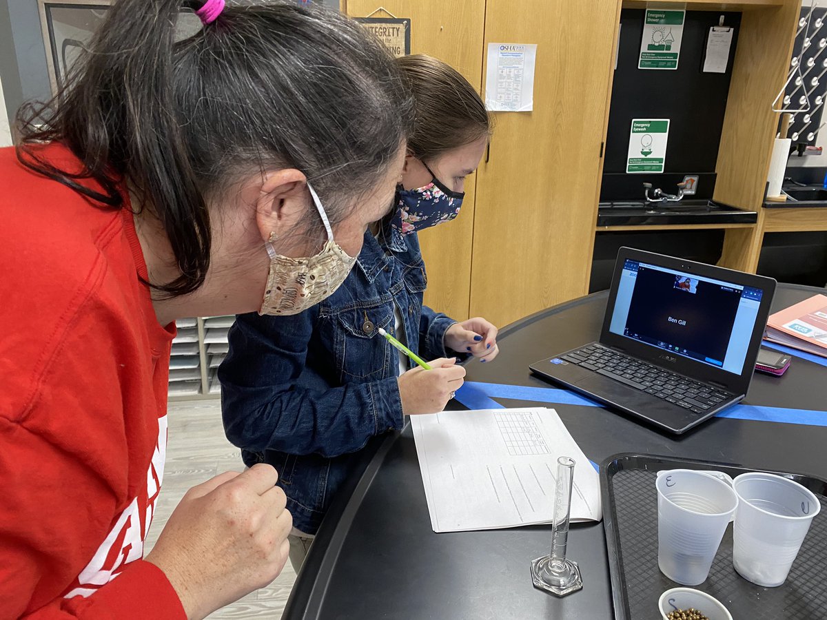 UAcharterschool's tweet image. Students in science partnered with online classmates to conduct an experiment. Hybrid instruction is a challenge, but learning continues for our teachers and students. #innovative #technologysolutions #learningin2020 @JZUAHS @l_supernavage @SVSylvestre @NCCharterOffice