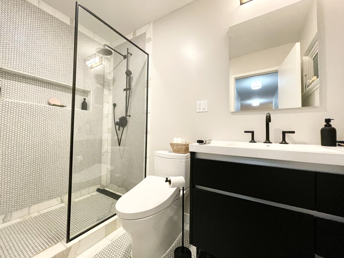 JoseCerdaZein's tweet image. Super sexy space. ❤️ the Penny Tile. #cleanlines #pennytile #modernspace