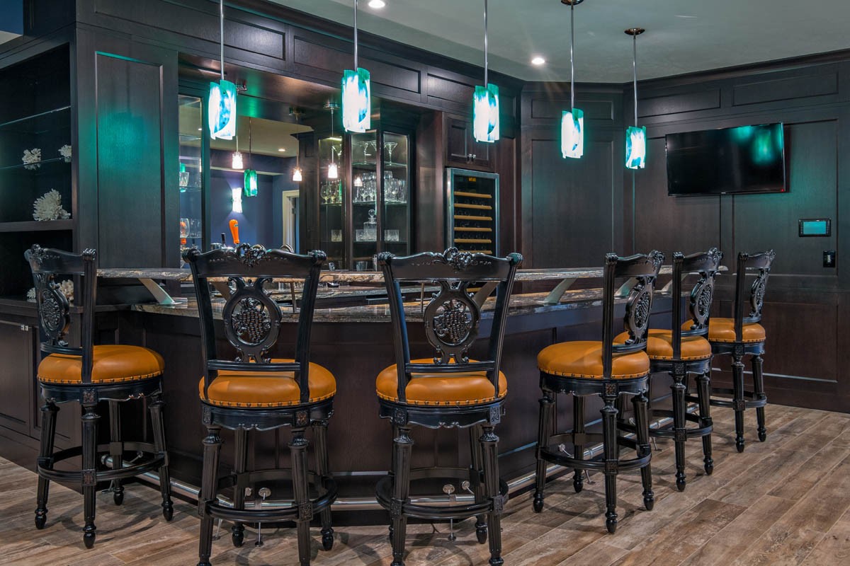 The perfect spot to relax and watch the big game! We put our system design team to work to define all aspects of the project functionality for each room or area.

#SmartHome #Home #CEDIA #Commercial #Entertainment