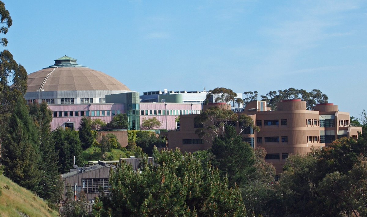 .@BerkeleyLab is offering virtual tours where you can learn about the Lab and its exciting research and facilities, including the @advlightsource, a user facility to which ATAP provides accelerator physics and operations support. https://t.co/GEQd37ehmx https://t.co/v4cPkrLA4t