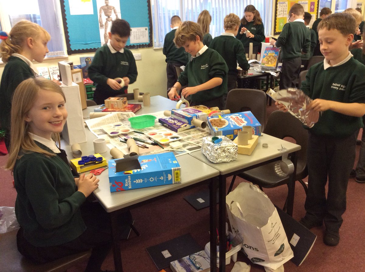 BeechClass_RE's tweet image. The first stage of robot making got underway today. The inventors followed their design brief &amp;amp; by the end of the afternoon, the robots were starting to take shape! 🤖