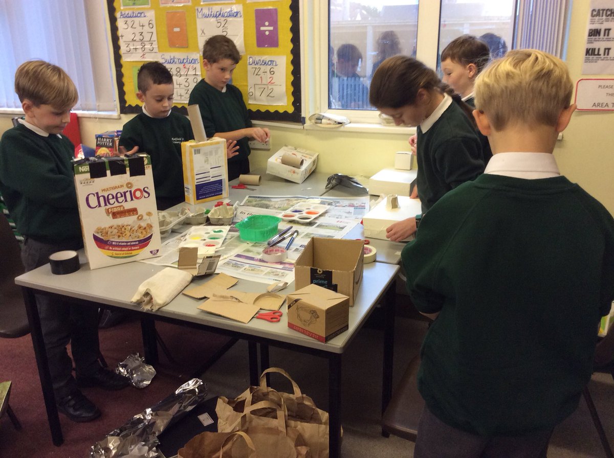 BeechClass_RE's tweet image. The first stage of robot making got underway today. The inventors followed their design brief &amp;amp; by the end of the afternoon, the robots were starting to take shape! 🤖