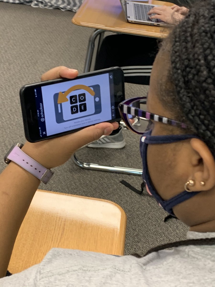 gradt1216's tweet photo. @CollegeViewHS3 students having fun #coding during #HourOfCode #successcsisd https://t.co/hbhkzBKFYS