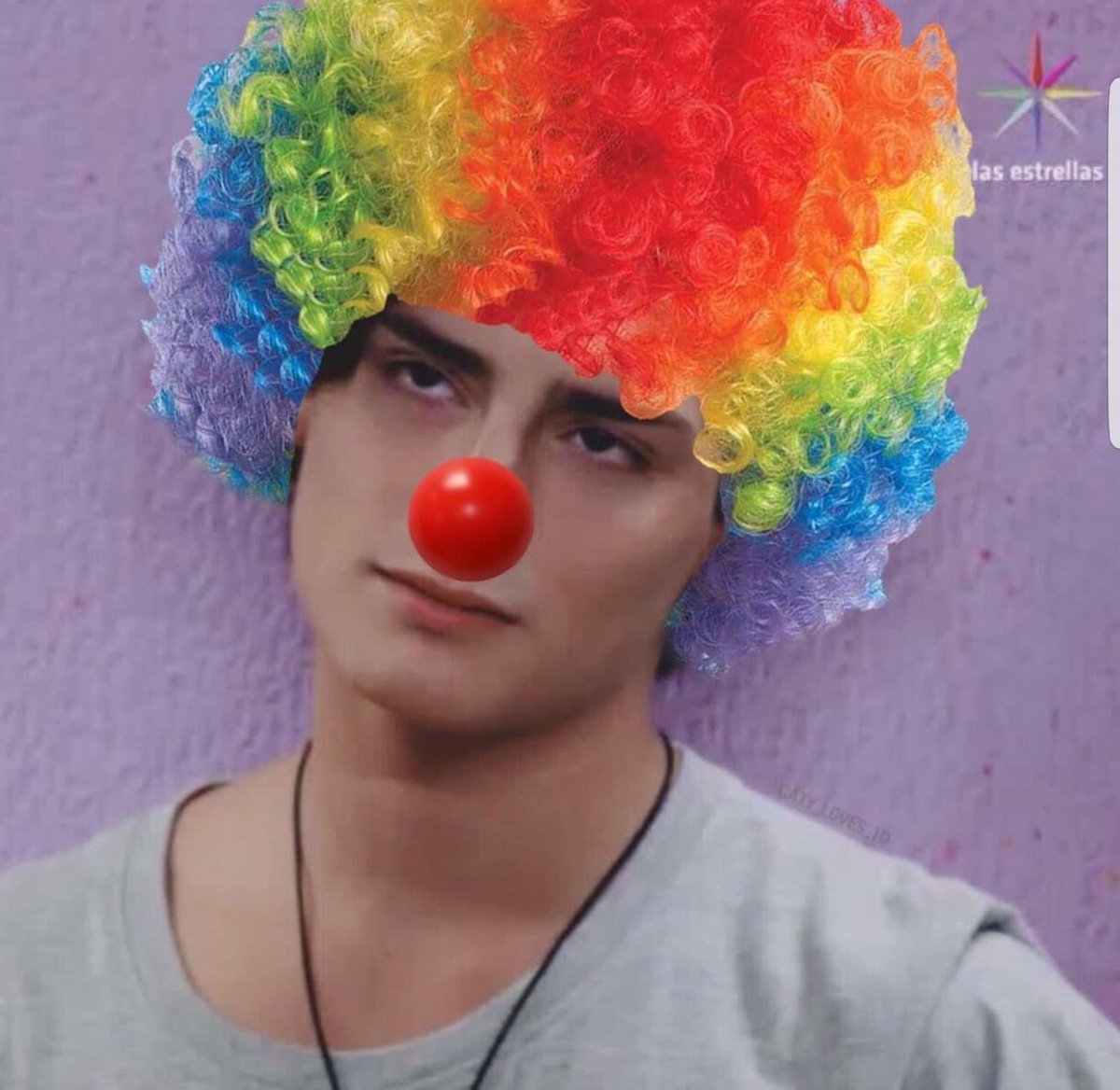 AlisFlow2's tweet image. Hoy aprendimos a no rogarles a nuestros ex. Vimos a 2 ratas peleando hasta aprendimos a decorar velitas. Pero seguimos si aprender a quitarnos estos trajes de payasxs... @mailomarcos