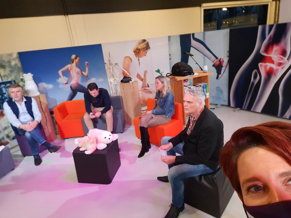 Anne_mie's tweet image. Geweldig interactief event voor bijna 300 eerstejaars #verpleegkunde @FontysFHMG georganiseerd, over #zorgentechnologie in de opleiding en beroepspraktijk, met o.a. @PietervanGorkom @MeNieb @Teatske3 @MarcvBakel @ErikvanRoon61 @Pdevos468 @demesmaekerk @JotineLeijtens