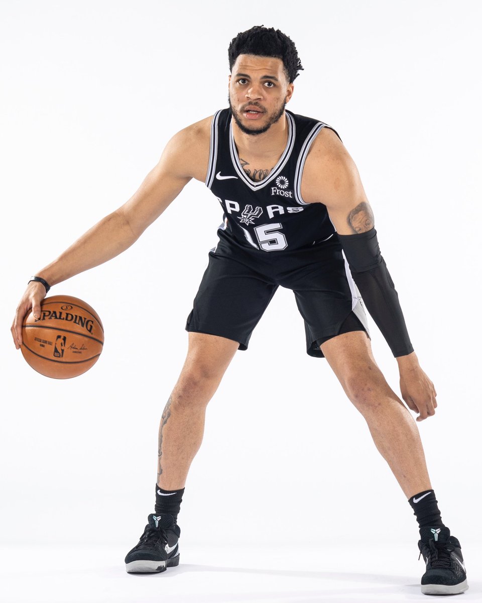 austin_spurs's tweet image. No two-ways about it... @spurs basketball is almost back! 🙌

#TwoWayPlayer #SpursMediaDay
