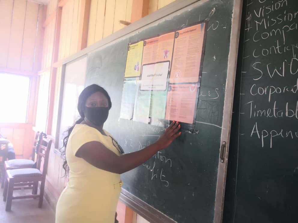 MaikemKimah's tweet photo. Team Pathfinders #AFFCameroon Cohort 3 today Wednesday 9 Dec, drilled over 200 students of the Communication department of the University of Bamenda on mitigating #misinformation & #disinformation in our communities. @DefyhatenowWCA
#ThinkB4YouClick @NgalaDesmond https://t.co/b67FeNvzm3