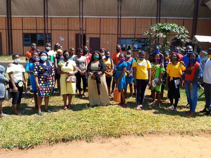 MaikemKimah's tweet photo. Team Pathfinders #AFFCameroon Cohort 3 today Wednesday 9 Dec, drilled over 200 students of the Communication department of the University of Bamenda on mitigating #misinformation & #disinformation in our communities. @DefyhatenowWCA
#ThinkB4YouClick @NgalaDesmond https://t.co/b67FeNvzm3