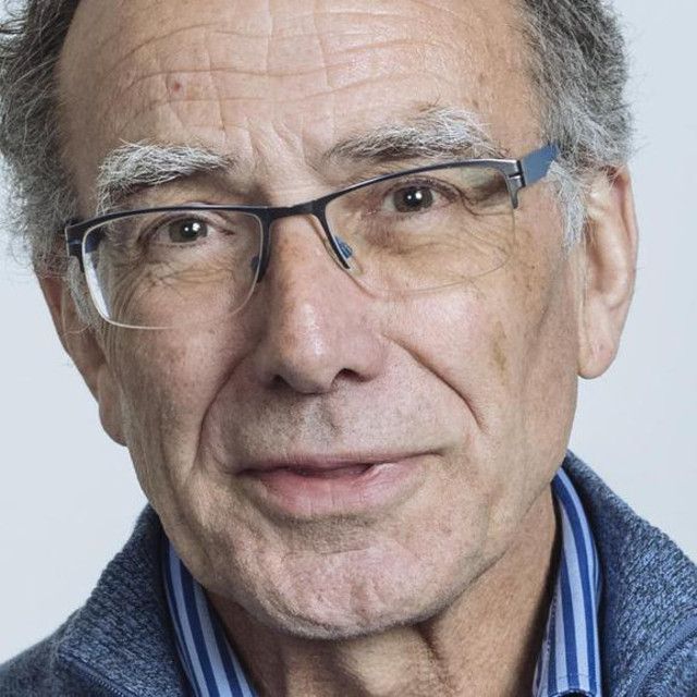 🎉 @rogerevernden is now on our Reading Piano (see link in bio) 🎉 
Check it out!

#readingcommunity #readingforpleasure #BooksToRead #bookstagram #BookRecommendations #bookposse #bookclub #bookblogger #bookingansemarang #bookgiveaway #bookwalker #booklovers #booklog