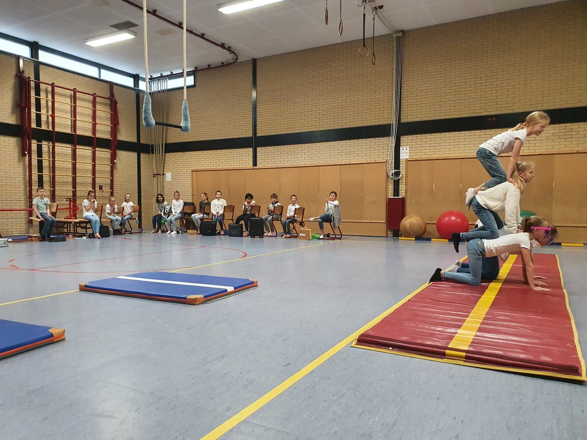 obs_Ridderspoor's tweet photo. De groepen 6, 6/7 en 7 hadden de afgelopen 2 maanden een circusproject. Als afsluiting een uitvoering voor een paar klassen. https://t.co/r8Z99aHMHX