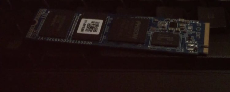 2j4ez's tweet image. This new hard drive is soo small and it’s 256gb just hope it’s faster than my current ssd just installing Linux on to it #nvme #linux #linuxbot #harddrive #tiny