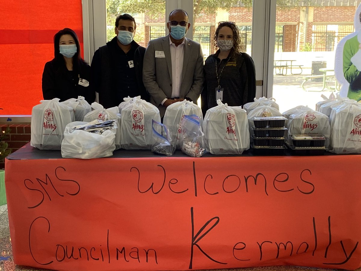 sms_jaguars's tweet photo. Thank you to City Councilman @NKermally and Alings Chinese for the generous donation of lunches to our teachers! Thank you for your support! @FortBendISD @superdupre https://t.co/AlEegDYKfe