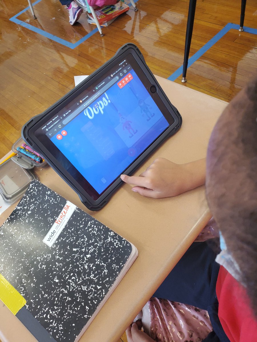 MrsGray416's tweet photo. 2nd grade learning how to code #12daysofcode #HISDecoded https://t.co/Tt7jzX1sM5