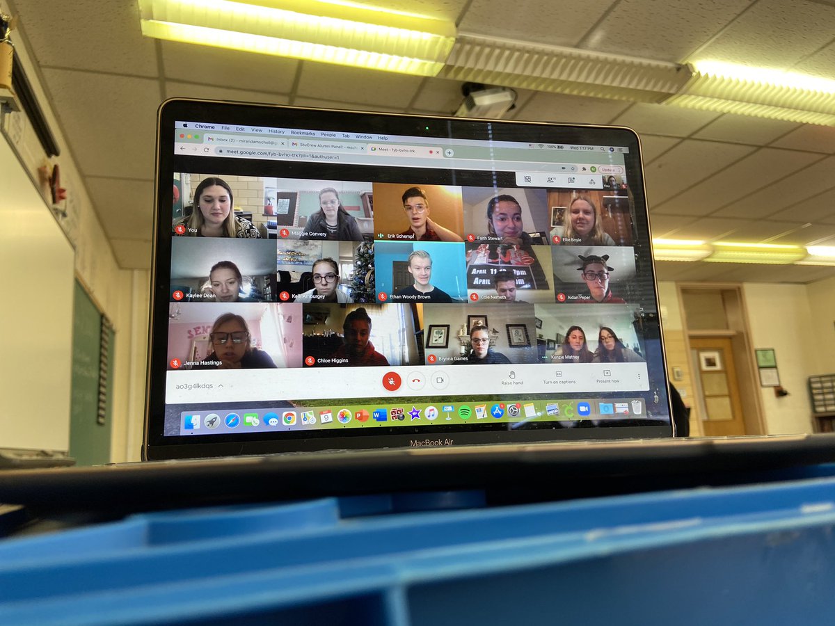 schollmiranda_'s tweet photo. We love our @bghsSABKeyC alum! Thanks for taking the time to speak to our current members and share your words of wisdom! @MConveryBGCS #bobcatproud https://t.co/INyjid9NdQ
