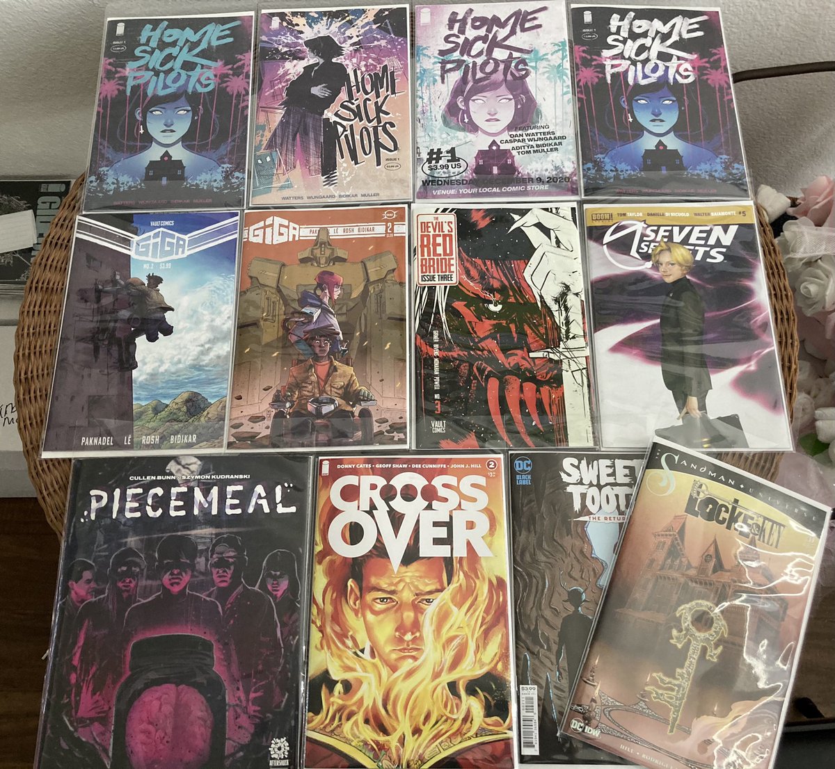 P03TH3IR's tweet photo. Happy #WhiteNoise #NCBD! Thank you @chazsimons, Angelo, Jay, and all of @MaximuMComics! #Homesickpilots #Giga #DevilsRedBride #SevenSecrets #Piecemeal #SweetTooth #SandmanLockeandKey https://t.co/cjTxALyJFf