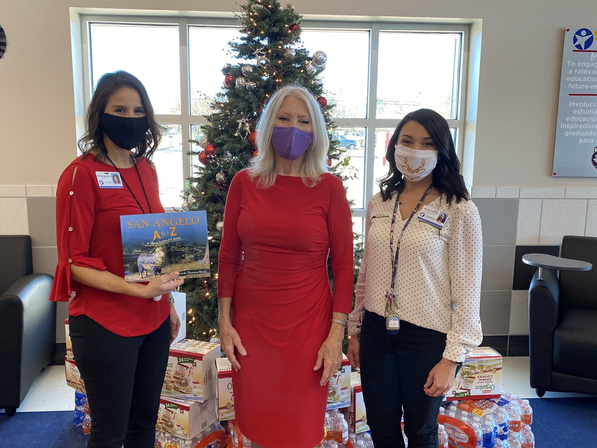 We are thrilled at Bradford to have Linda Thorsen Bond, the author of San Angelo A to Z, here to read her book to our students as part of #SAISDReads! <a href="/bradfordlobos/">Bradford Elementary</a> <a href="/lpbaker26/">Loann Baker</a> @ShellyHuddlesto <a href="/SanAngeloISD/">San Angelo ISD</a>