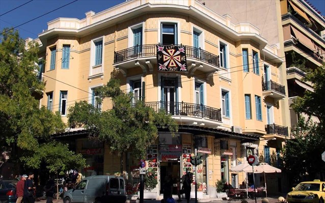 naftemporikigr's tweet photo. Θεοδώρα Μαλάμου: «...λειτουργώντας σαν ένα παράθυρο στον έξω κόσμο...» https://t.co/oS4Drqn6pd #athenslaundry #bougada #μπουγαδα #artprojectbougada #recording_the_city #naftemporiki https://t.co/UHI8DmYvgm