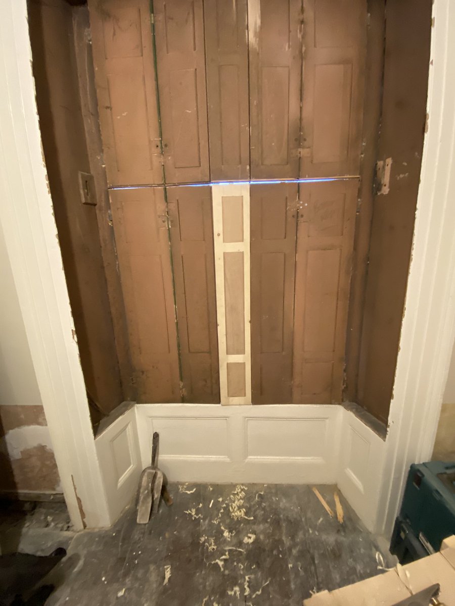 stevefjames1's tweet photo. Finishing and fitting of new shutter panel @stevefjames1 @1TallulahJames https://t.co/3pqacems1U