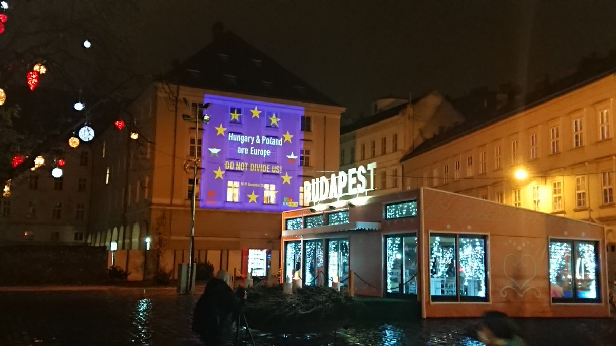 AkcjaDemokracja's tweet photo. Budapeszt - Warszawa, wspólna sprawa!
#ahang #NieDlaWeta #DoNotDivideUs #PolandInEurope #HungaryInEurope #EU #UniaEuropejska #TakDlaUnii #PolskaWEuropie #NieDamySięPodzielić
Fot. Urząd Miasta Stołecznego Warszawa @szabadahang https://t.co/w0YTPTRoZt