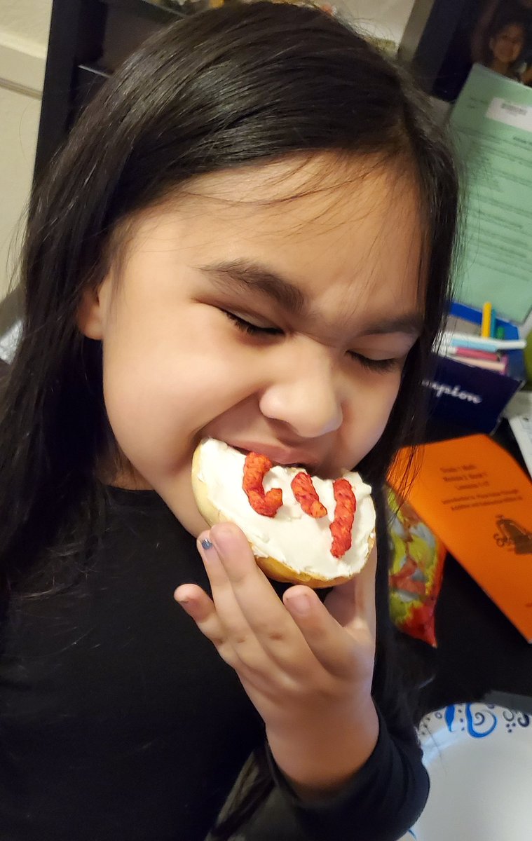 Darine418's tweet photo. My daughter, again, with her delicious concoctions. Bagel, cream cheese, and hot cheetos 😂😂😂 https://t.co/gfUAZ6EYiO