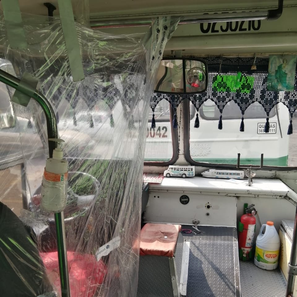 Cuánto tiempo lleva gobernando la cd México(exDF) gente de izquierda, que ve por la gente, progresista, primero los pobres y demás demagogia? 23 años? 23 pinches años y siguen circulando estas chatarras inmundas, indignas para pasajeros y operadores. Así la mayoría del transporte