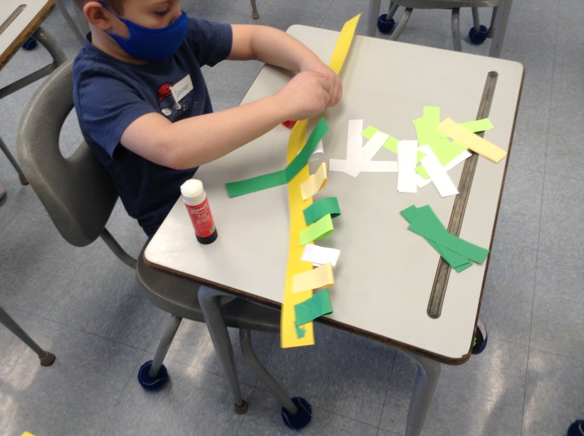 Ms_C_Dickson's tweet photo. Gr1 Art: Ms. G's class made "Season Crowns" as part of our study of the changes in nature &amp; patterning. Students had to use their fine motor skills &amp; Math patterning to create these 'crowns!' #EdgemontStrong @EdgemontCBE https://t.co/krcvtbw36k