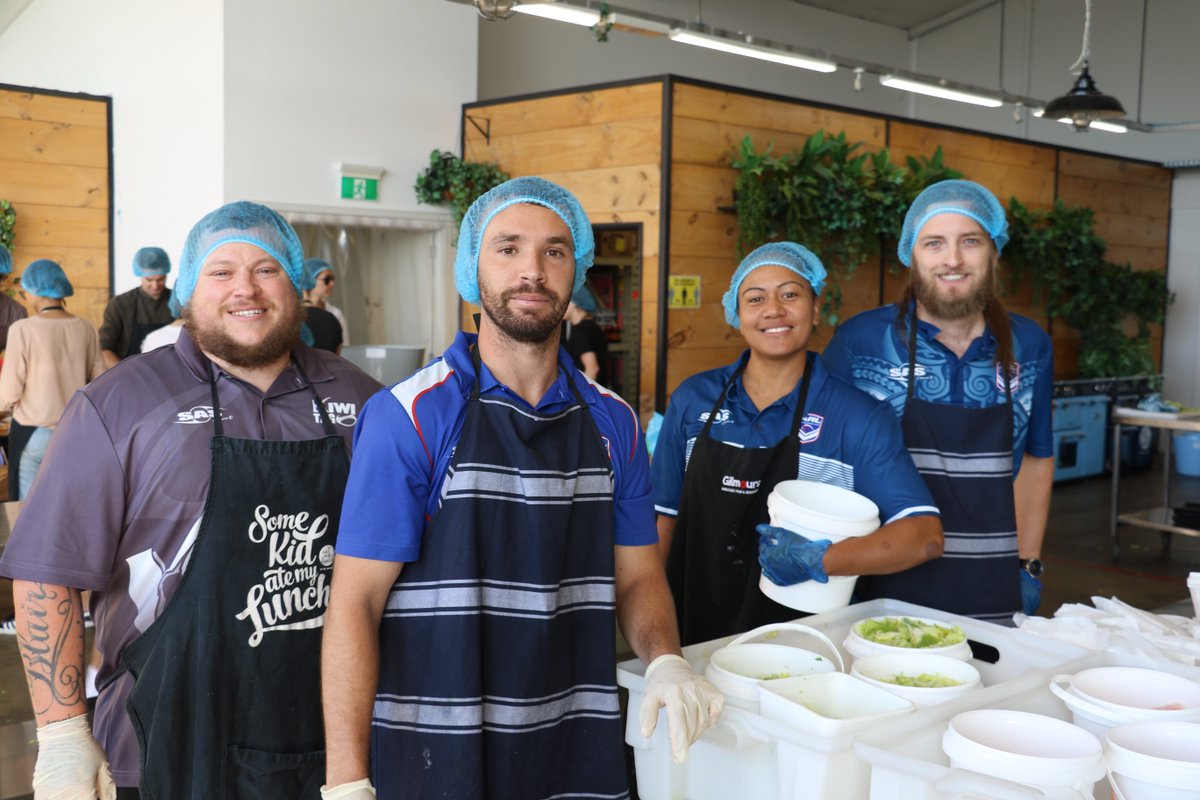 Auckland Rugby League (@aucklandleague) on Twitter photo 🥪 It's the season for giving, and for some of us at the ARL we lended a helping hand to <a href="/EatmylunchNz/">Eat My Lunch Ltd</a> this morning and made 1500 sandwiches for kiwi kids.
STORY >> bit.ly/39RpbjY 🥪 It's the season for giving, and for some of us at the ARL we lended a helping hand to <a href="/EatmylunchNz/">Eat My Lunch Ltd</a> this morning and made 1500 sandwiches for kiwi kids.
STORY >> bit.ly/39RpbjY
