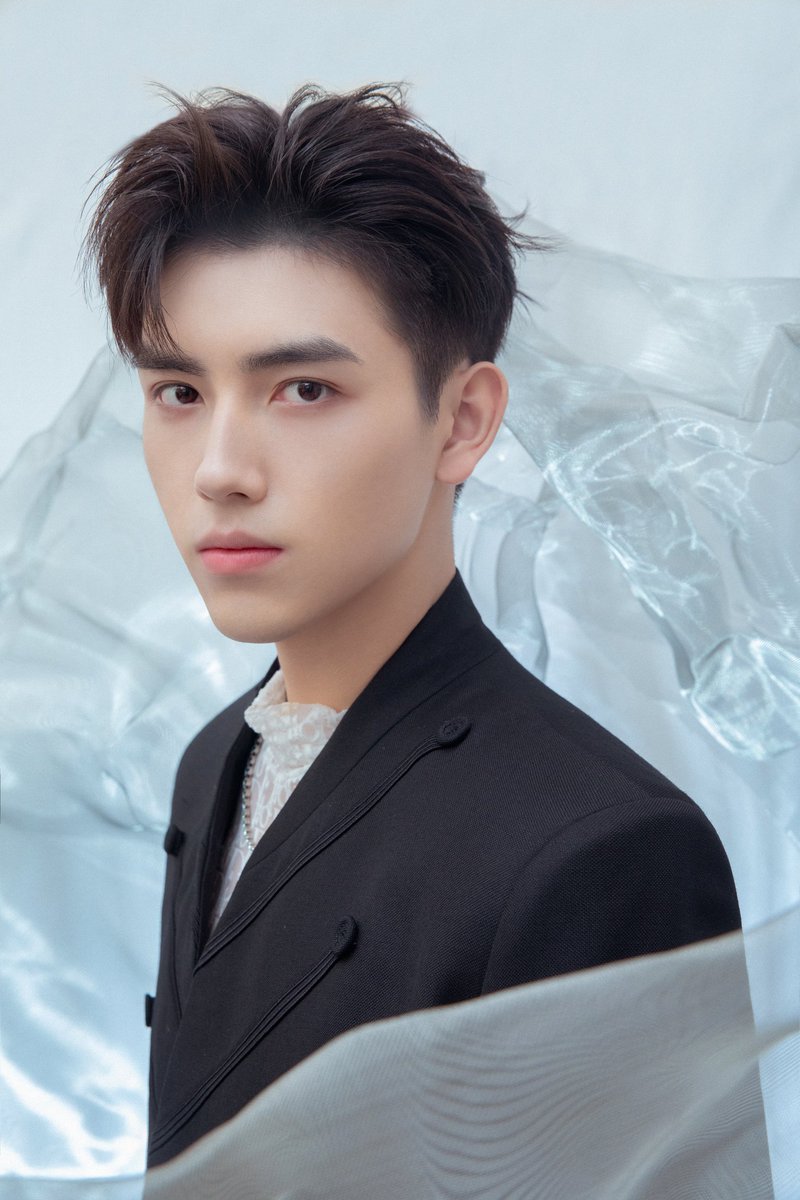 Breast модел шен. Chen mengyao из гонконга. Shen meng yao в чулках. Чэнь фала. Чан чэнь актер.