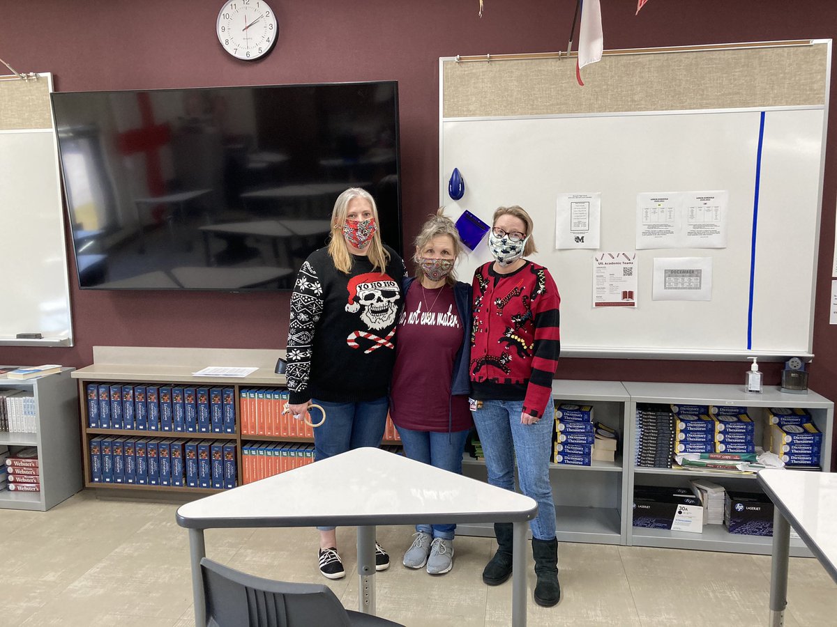 sharktopusrocks's tweet photo. Holiday sweater day! #MHS12Days https://t.co/ZcNFNPNmM0