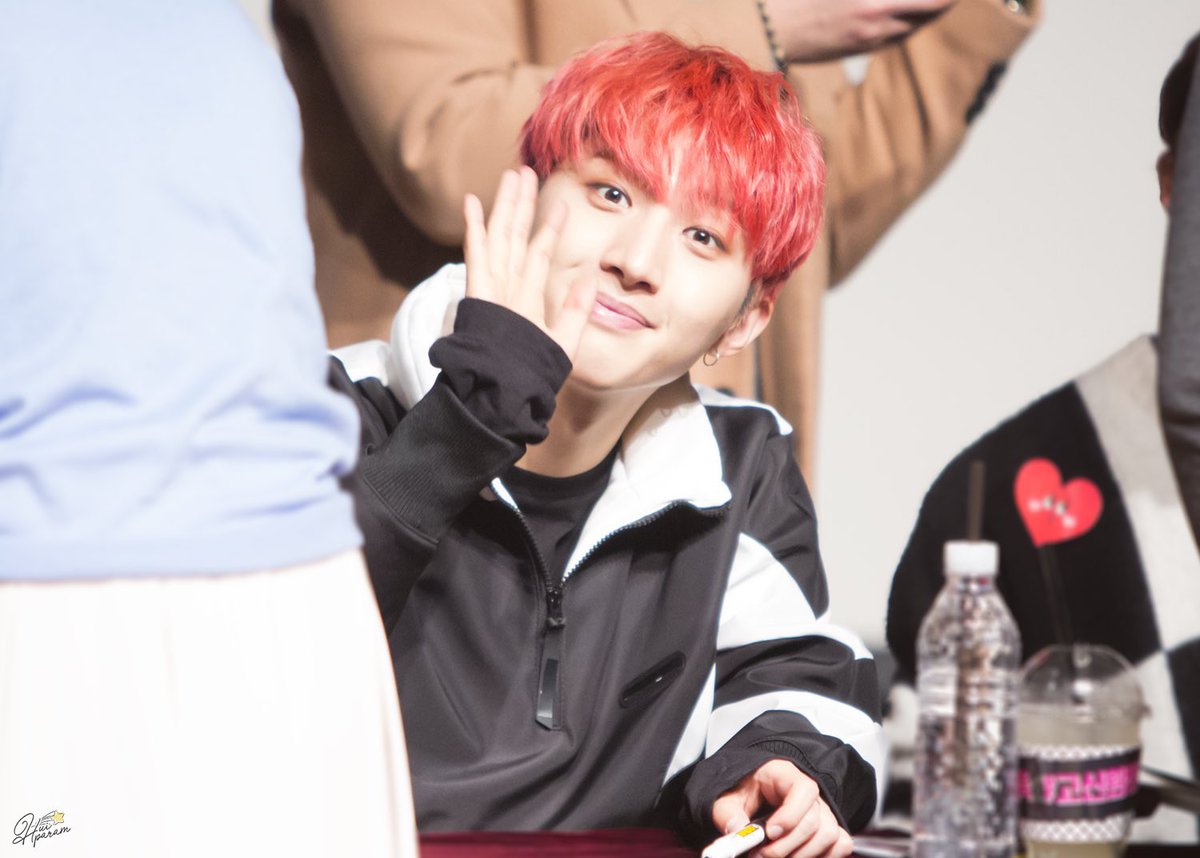 huithinker's tweet image. wtf so tiny