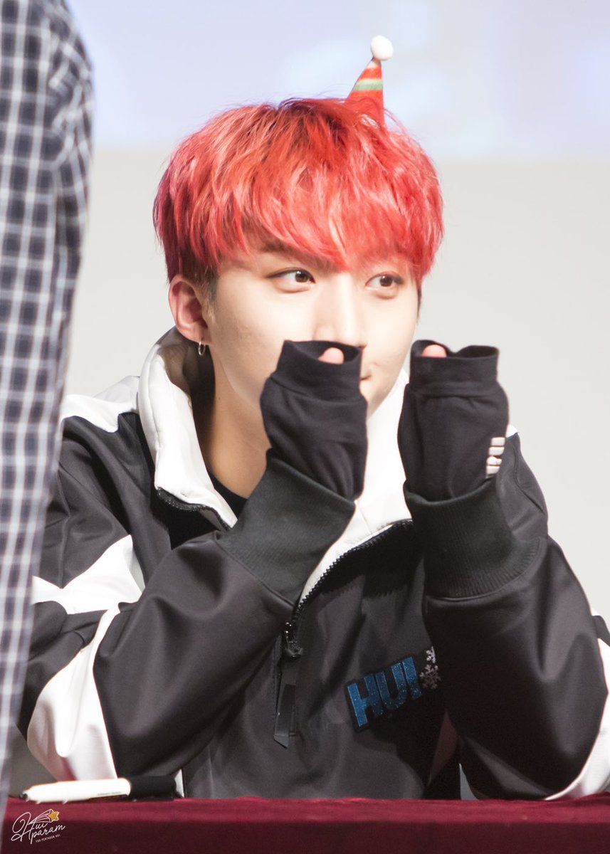 huithinker's tweet image. wtf so tiny