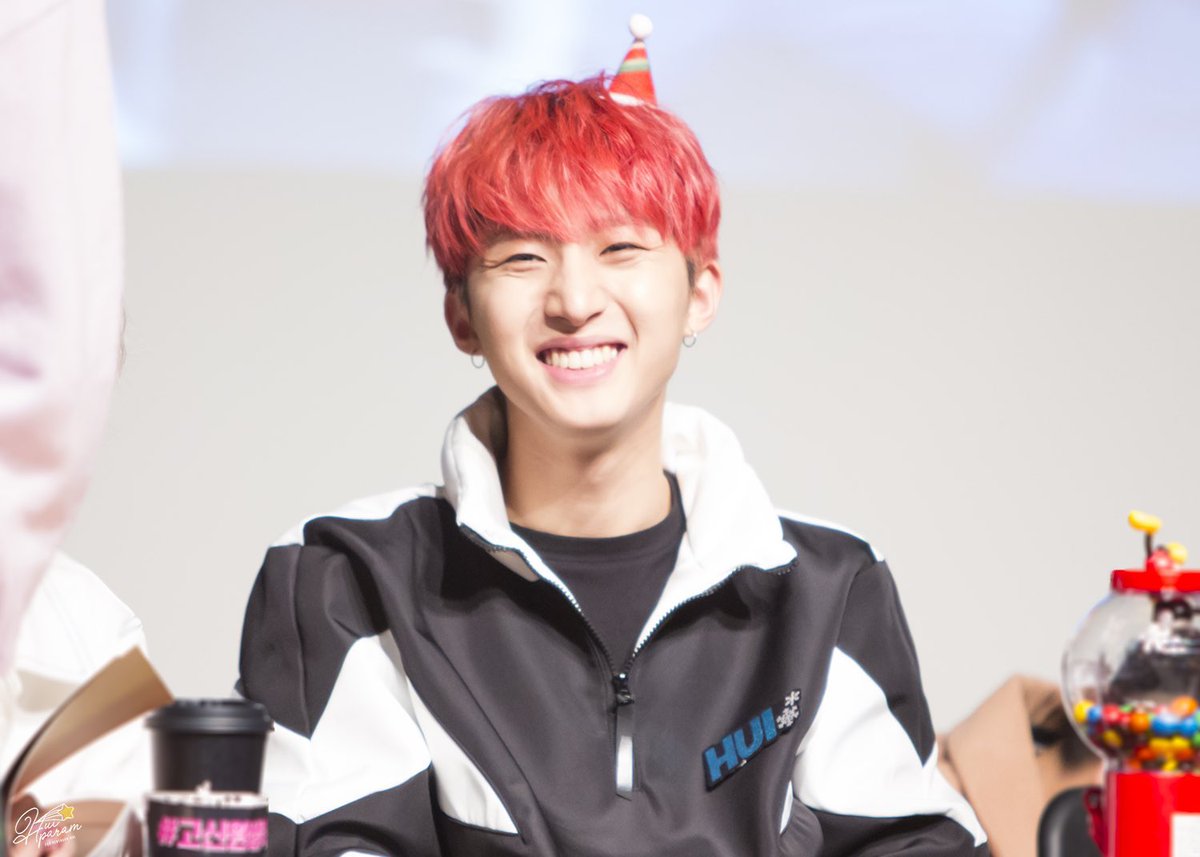 huithinker's tweet image. wtf so tiny