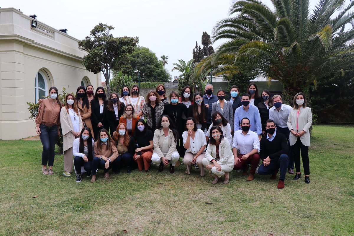 Alumni_UM's tweet image. Hoy defendieron la tesis de la Maestría en Dirección de Comunicación cinco grupos de la cuarta generación del programa. 
¡Felicidades, #DirComs! (Abrir hilo 1/6) 👇🏼