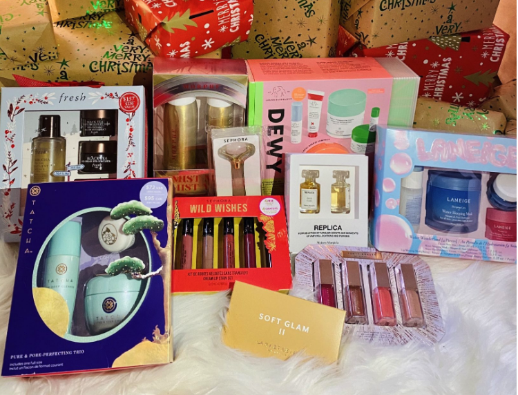 DailyHiveVan's tweet photo. Win a $600 holiday beauty bundle from @Sephora in @DailyHiveVan’s annual #DH12Days https://t.co/Yg6c9I4CFv Follow @curateddh and RT to enter! https://t.co/yH536Aq8CO