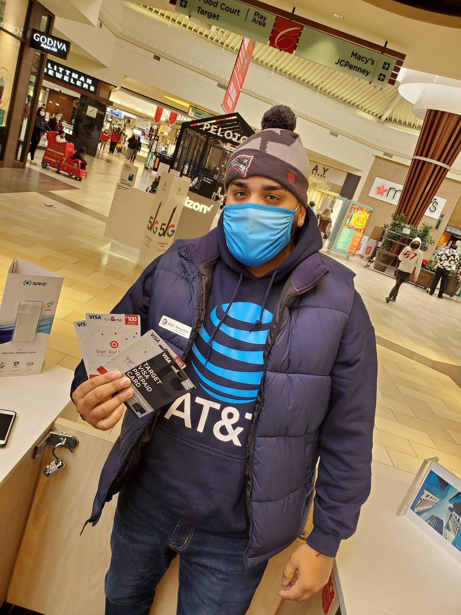 FullCountjj's tweet photo. Heres one of our @theanikaswag November Dash for Cash Winners @SammyResto and his @ChristianaMall team!! @ATT_ARUnited #weareATTAR @DC_XFactor https://t.co/Eo5WX3WG7o
