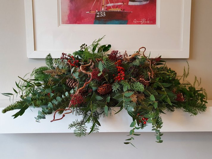 A week to go, before my festive workshops begin <a href="/DelapreAbbey/">Delapré Abbey</a> Spaces available for;✨Mantlepiece design, ✨Table arrangement, ✨Flower arrangement✨Handtied.
Further details; florry.co.uk/learn-floristr…  I hope you can come!  #northampton #christmasworkshop #whatson #northants